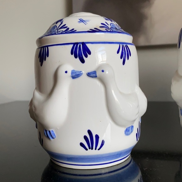 ❤️HOST PICKS❤️Vintage Delft 1984 blue/white Goose canisters - Picture 3 of 15